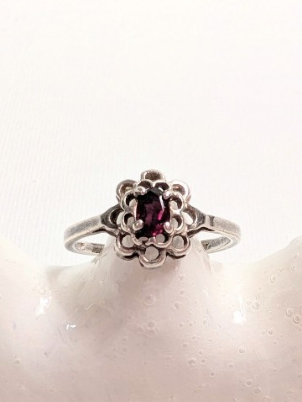 Vintage ATI Sterling Silver Scalloped Flower Garnet Ring Size 8